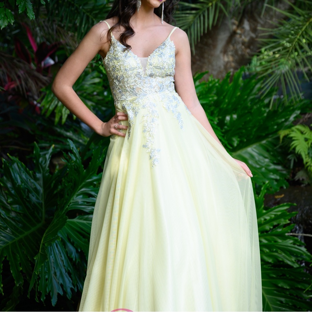 Beautiful Soft Yellow Prom Dress